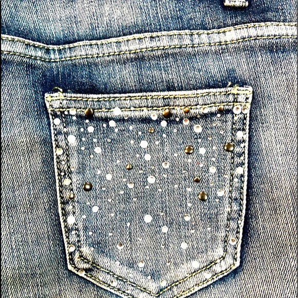 MACHINE POUR NEUF MODE Womens/junior Distressed Embellished Jean shorts sizeL - Picture 5 of 13